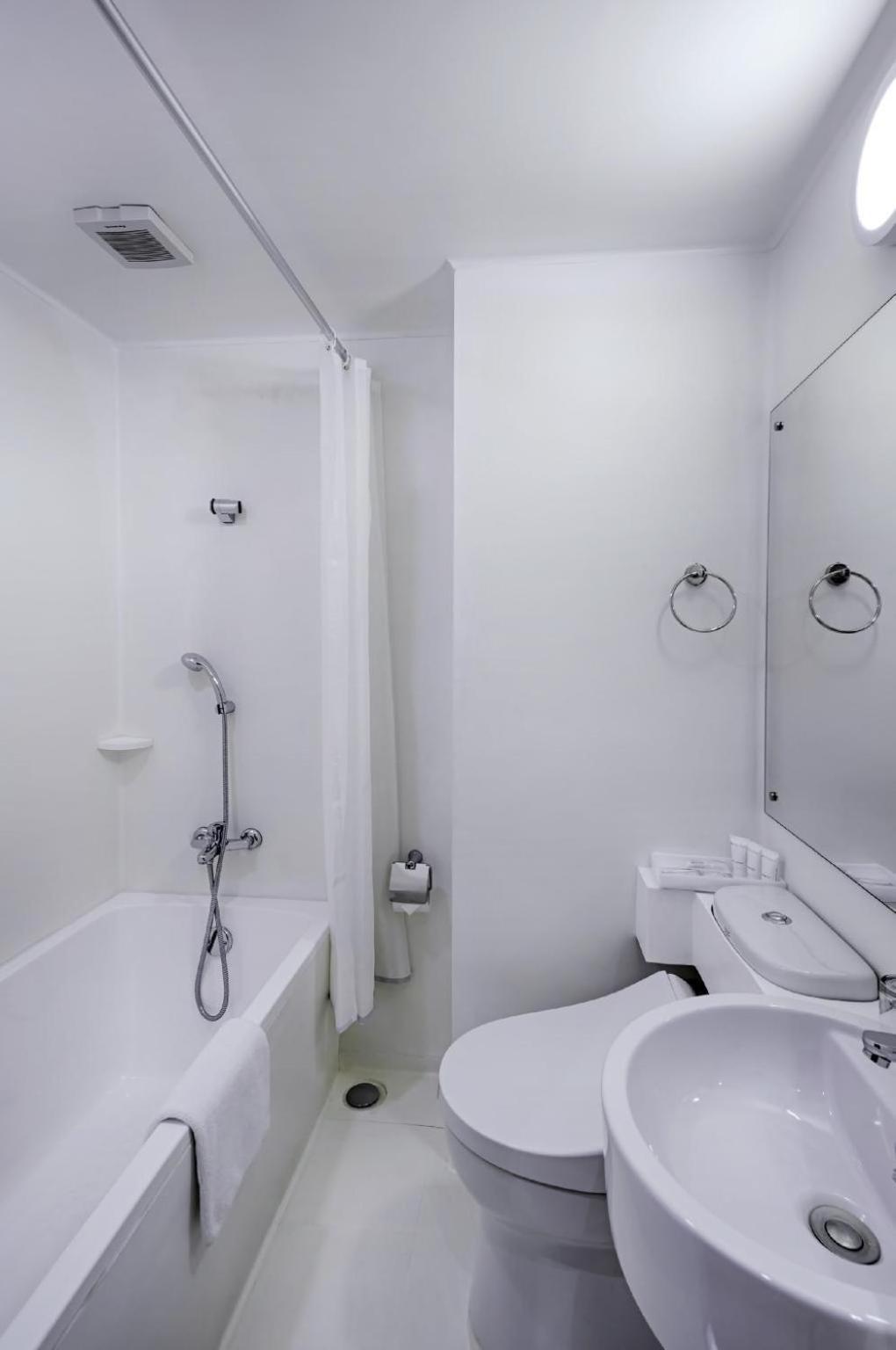 Kuretakeso Kemang Hotel Джакарта Экстерьер фото